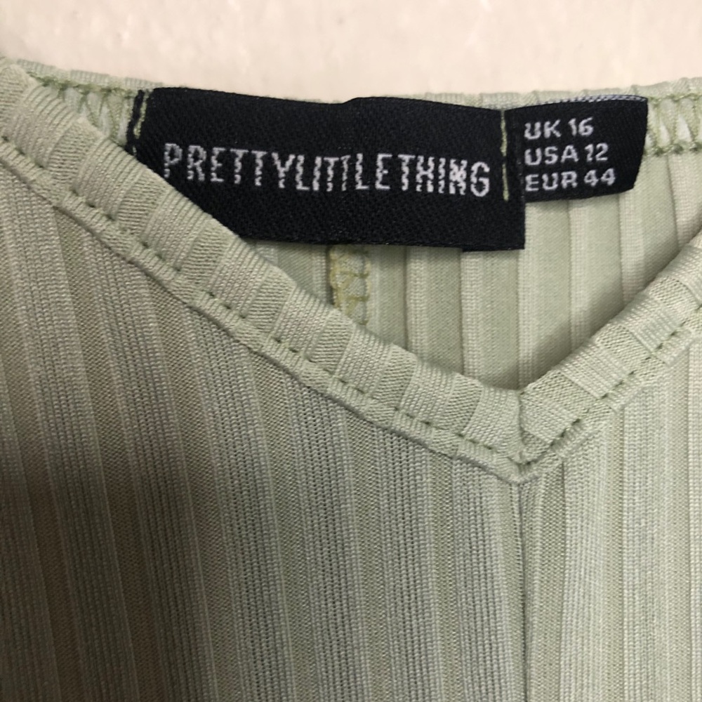Pretty Little Thing V-Neck Jumpsuit Size 12 - Picture 3 of 5